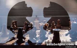 桥牌心理博弈与团队默契：亚洲博彩网站上的智力竞技之道